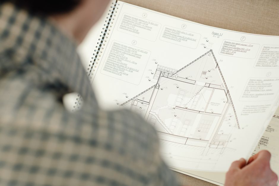 A clean, minimalist architectural blueprint of a house, representing the structured and strategic SEO framework Dean Cacioppo uses for real estate.